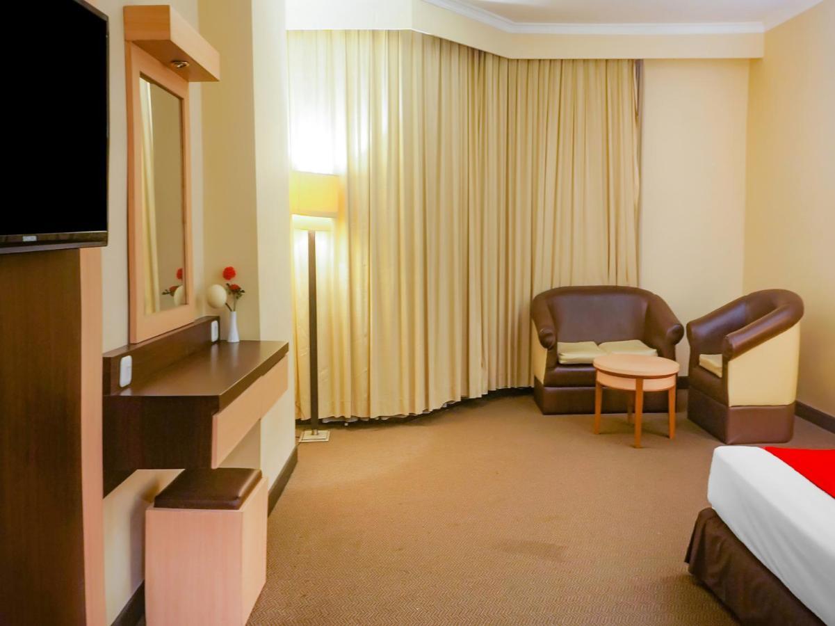Oyo 3967 Hotel Pantai Wisata Makassar Ngoại thất bức ảnh