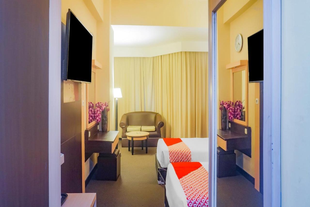 Oyo 3967 Hotel Pantai Wisata Makassar Ngoại thất bức ảnh